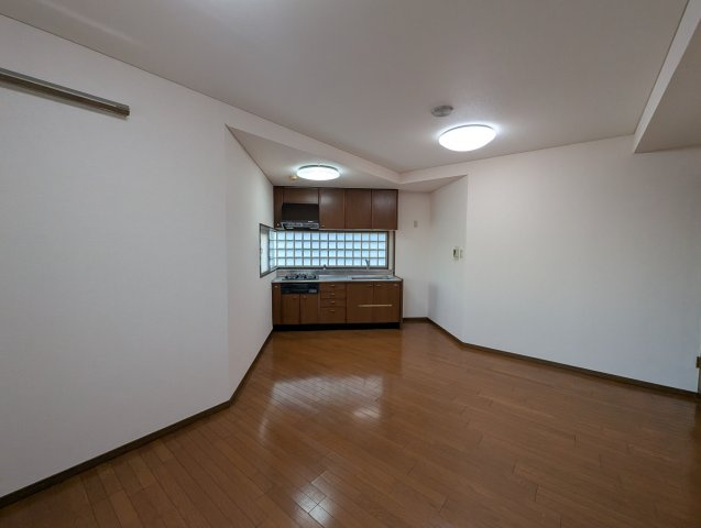 エスタ雲雀丘の居間・リビング