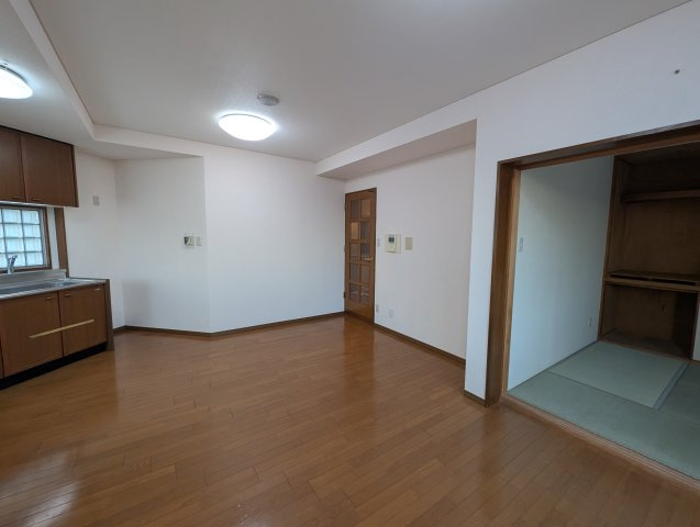 エスタ雲雀丘の居間・リビング