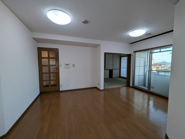 エスタ雲雀丘の居間・リビング