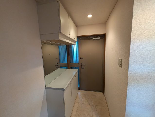 エスタ雲雀丘の玄関