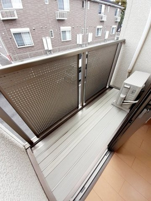 【バルコニー】 | リトリートＳ | 開放的で明るい空間を演出してくれるバルコニーです