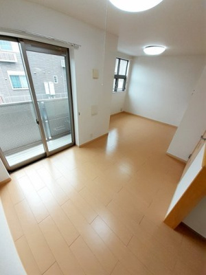 【居間・リビング】 | リトリートＳ | こちらの居間で趣味の時間をお楽しみください