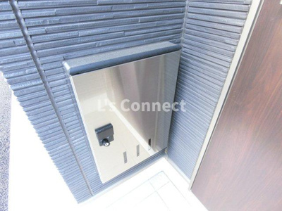 【その他共用部分】 | Ｓｐｉｃａ（スピカ） | 宅配ＢＯＸでいつでも荷物を受け取れます。