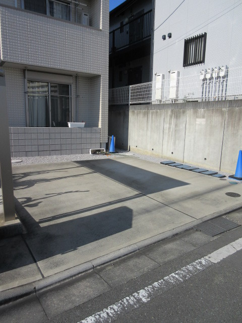 ソシア小山ケ丘の駐車場|★敷地内駐車場とセットで借りて頂ける方優先となります
