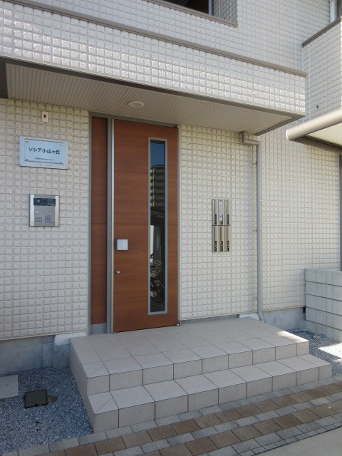 ソシア小山ケ丘のエントランス|安心のオートロック対応エントランス