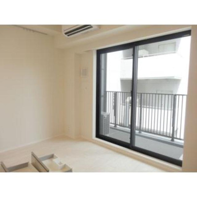 【居間・リビング】 | パークアクシス大森 | ※写真は同タイプ住戸です。