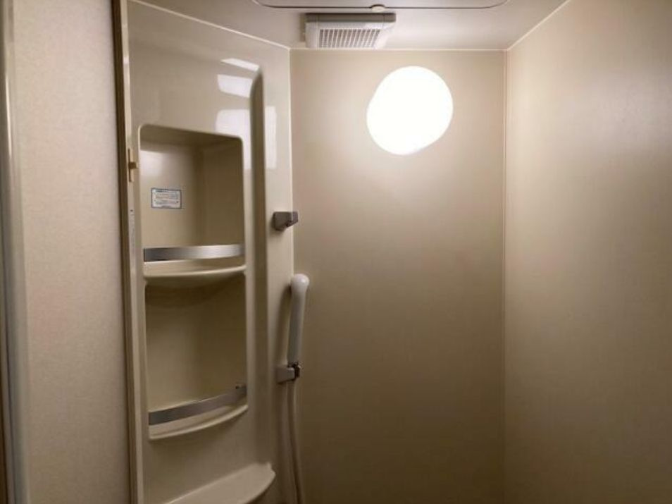 フェリスシェリーの浴室|シャワールーム・トイレ別