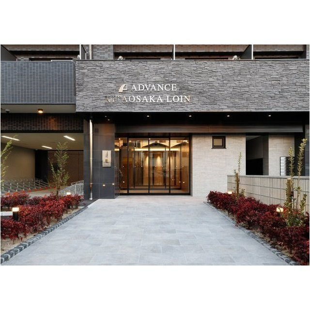 アドバンス北大阪ロワンのエントランス