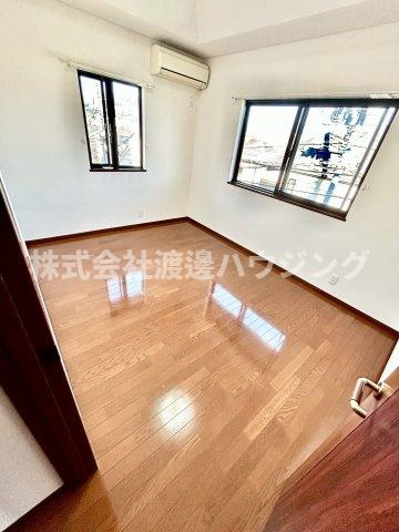 寿楽荘一戸建の洋室