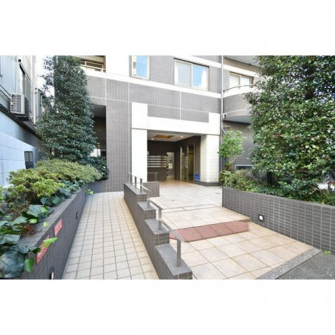 フイユ・ドール目白のエントランス