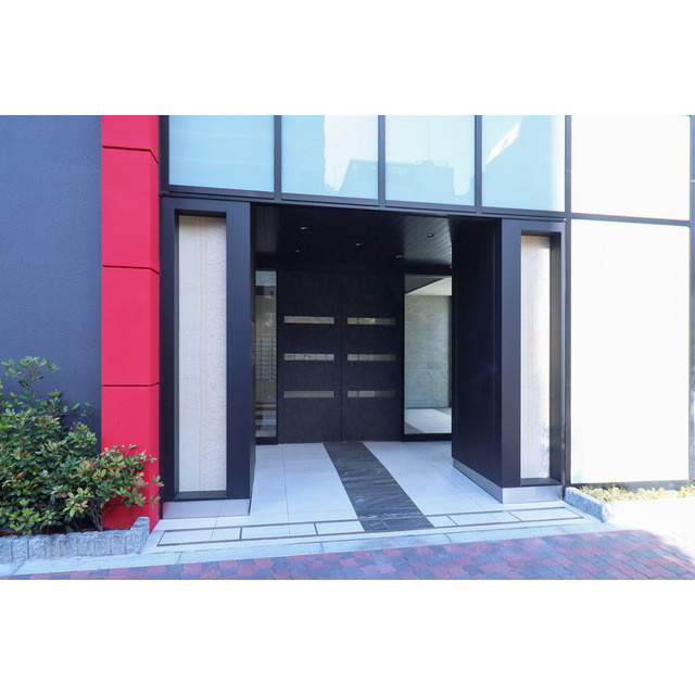 エステムコート難波Ⅶビヨンドのエントランス