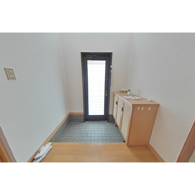 福富貸家の玄関