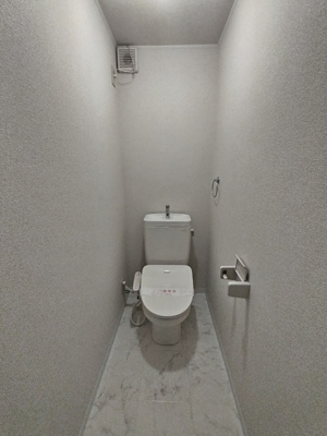 ★落ち着ける独立したトイレスペース★