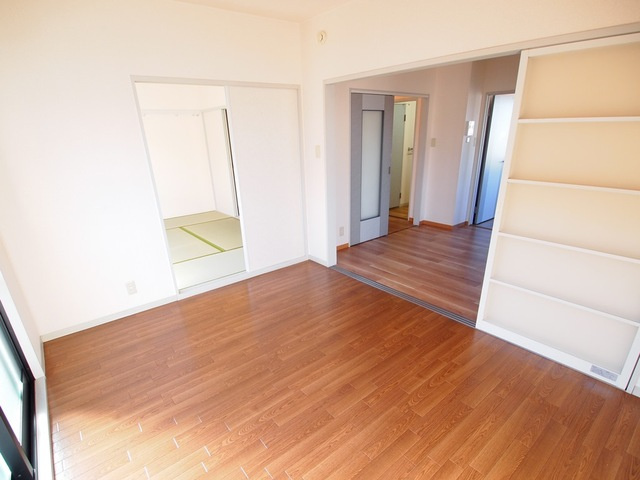 コスモス結崎Ａの居間・リビング