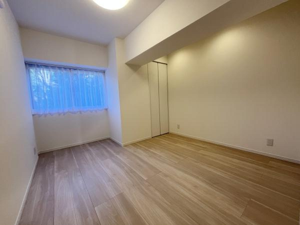 ガーデンハウスの洋室