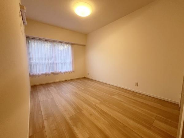 ガーデンハウスの洋室