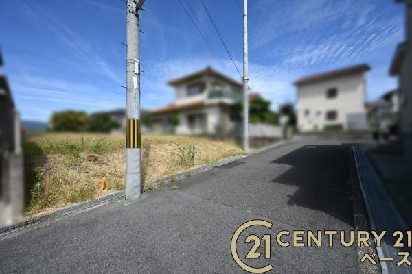 生駒郡三郷町夕陽ケ丘の売地の前面道路含む現地写真|■現地撮影写真■前面道路約５.０ｍ以上で車の出し入れも楽々！