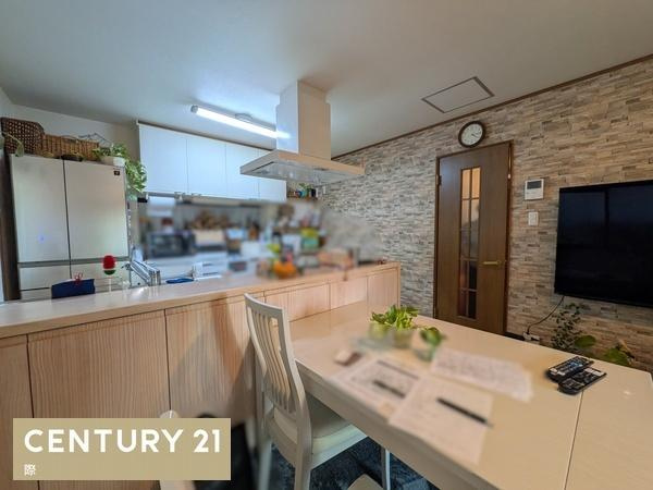 和歌山市北新博労町　中古戸建の居間・リビング