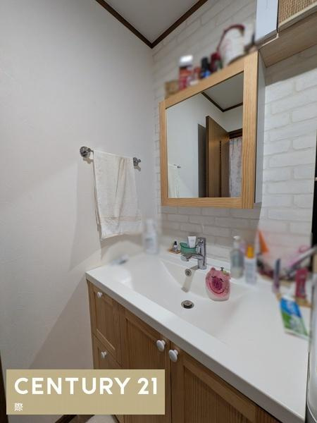 和歌山市北新博労町　中古戸建の独立洗面台