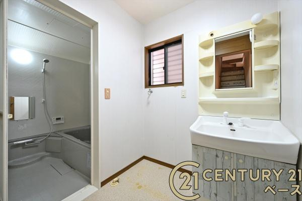 香芝市旭ケ丘４丁目の中古一戸建の独立洗面台|■現地撮影写真■