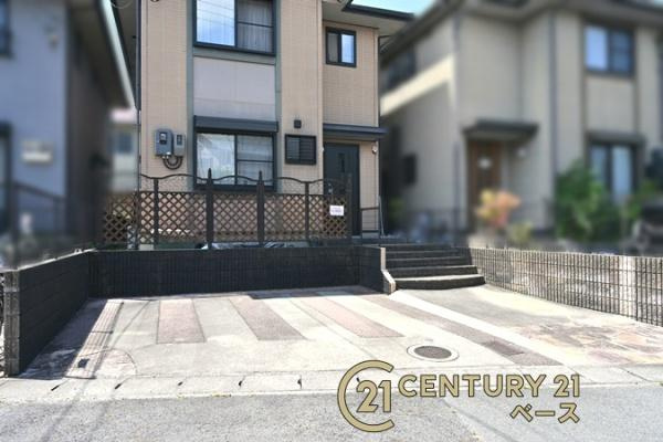 香芝市旭ケ丘４丁目の中古一戸建の駐車場|■現地撮影写真■駐車スペース３台分完備！