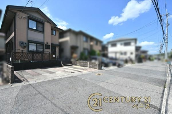 香芝市旭ケ丘４丁目の中古一戸建の前面道路含む現地写真|■現地撮影写真■小・中学校まで徒歩圏内とお子様の通学も安心！