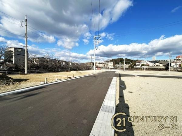 リーブルガーデン中菜畑 ５号棟 ／新築一戸建の前面道路含む現地写真|■現地撮影写真■前面道路は広々でお車の出し入れも楽々！２台駐車可！