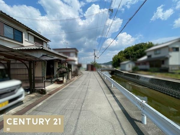 和歌山市栗栖　中古戸建の前面道路含む現地写真