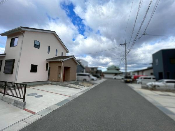 桃山町元　中古戸建の前面道路含む現地写真
