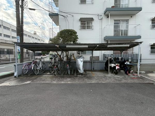 東戸塚サンハイツの駐車場