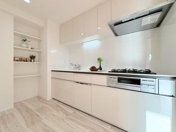 コスモ新百合ヶ丘のキッチン|明るいカラーのキッチンです。