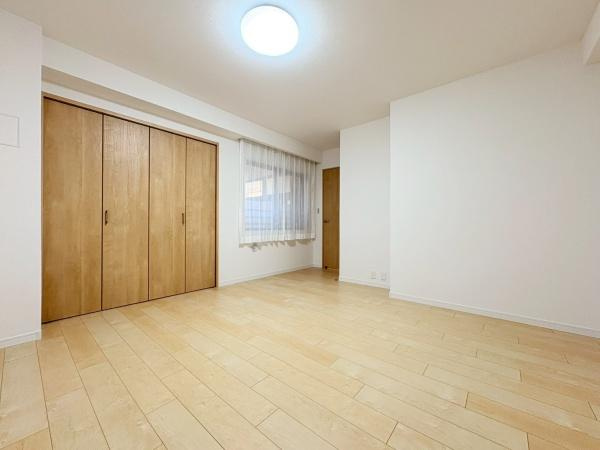 コスモ新百合ヶ丘の寝室|たっぷり収納でスッキリ生活