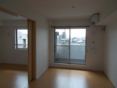 【居間・リビング】 | レジデンス・ブルーローズ