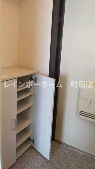 ホワイトウィング越野※初期費用分割あと払いサービス利用可能物件の玄関