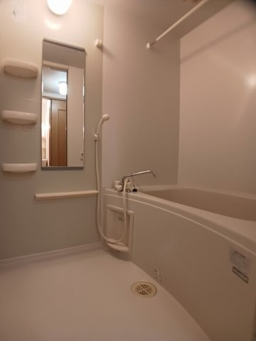 アルフィーノはるＣの浴室