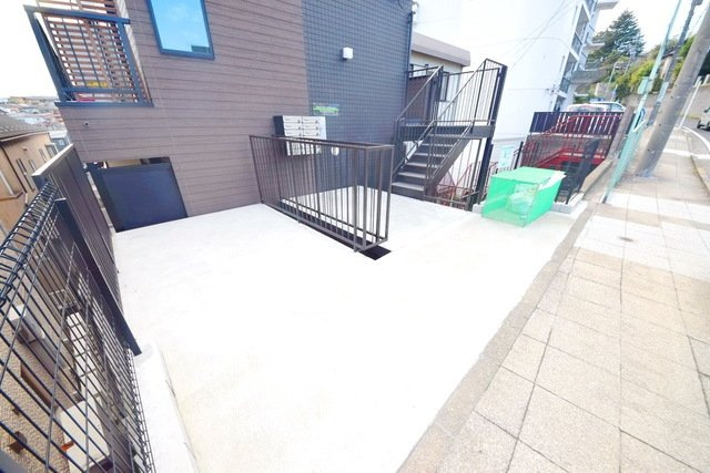 モダンパルク石川町のロビー