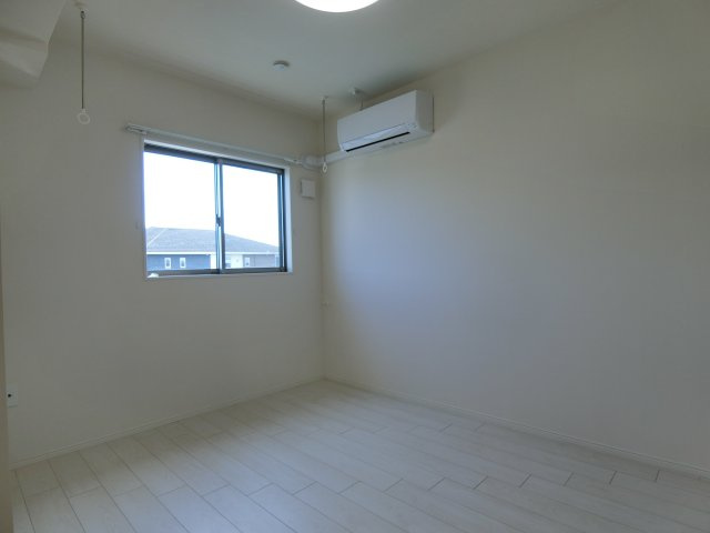 Ｌｉｎｋ　Ｒｏｍｍｔｙ（リンク　ロンティ）の洋室