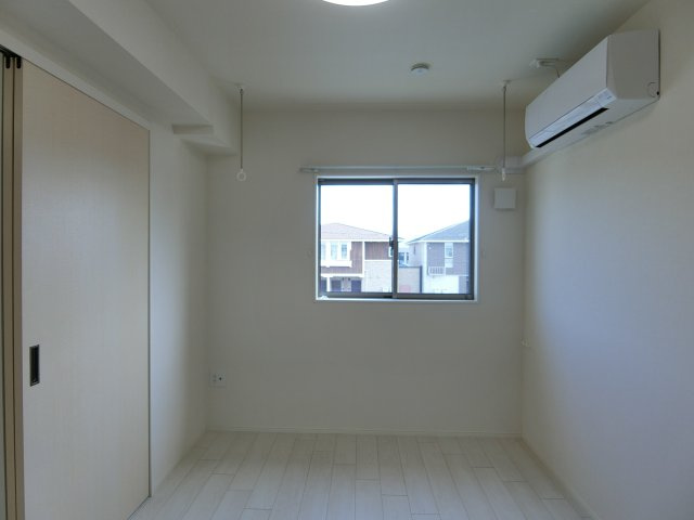 Ｌｉｎｋ　Ｒｏｍｍｔｙ（リンク　ロンティ）の洋室