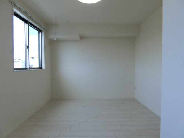 Ｌｉｎｋ　Ｒｏｍｍｔｙ（リンク　ロンティ）の洋室