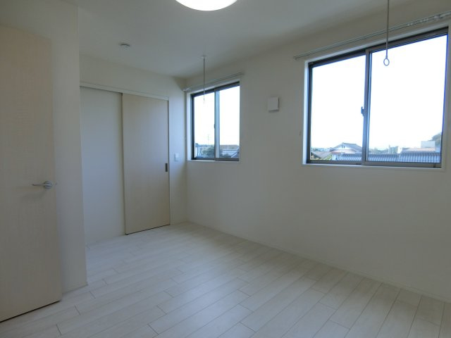 Ｌｉｎｋ　Ｒｏｍｍｔｙ（リンク　ロンティ）の洋室