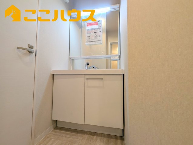プレミアムコート与儀パークヒルズの独立洗面台|3面鏡独立洗面台