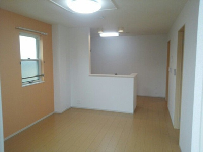 【居間・リビング】 | プランドールＣ | こちらのリビングで趣味の時間をお楽しみください