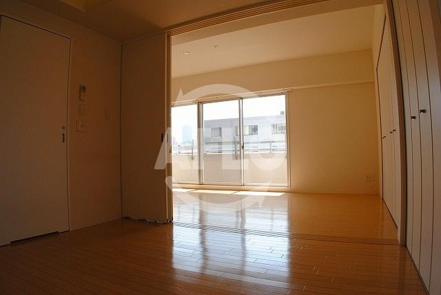 コスモリード谷町六丁目の洋室|ドゥーエ谷町　広々とした室内