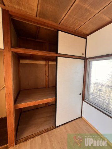 鳥羽見貸家の収納