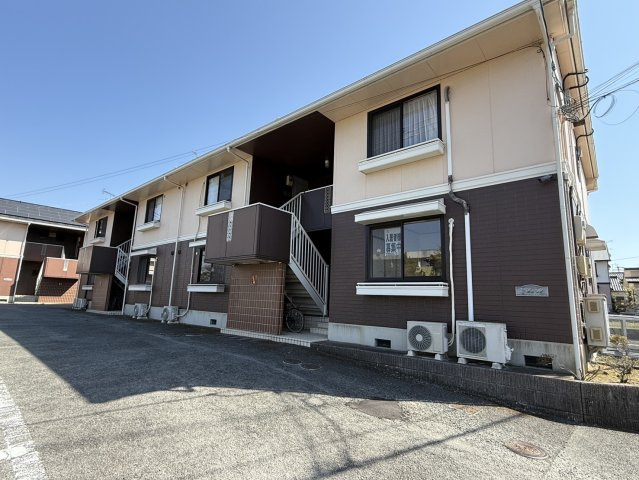 グランドゥール岩崎A棟の外観