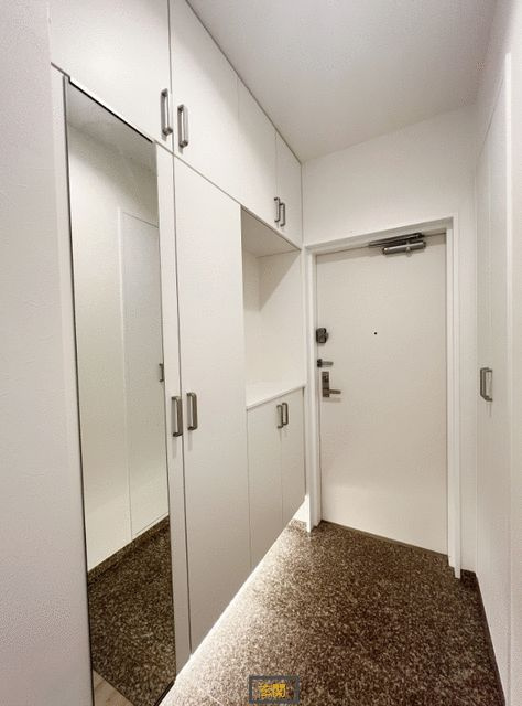 エクステ山下公園クレイドルタワ－の玄関