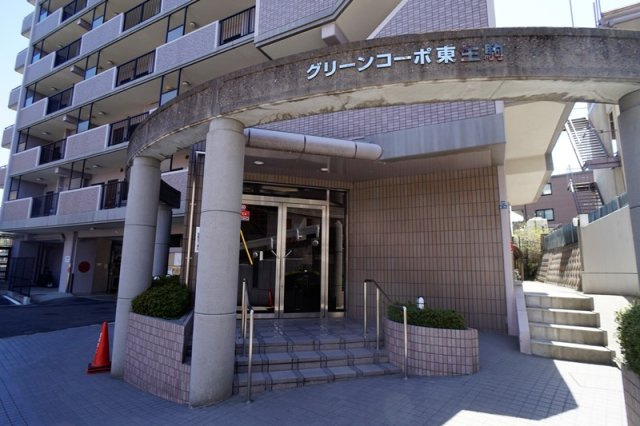 グリーンコーポ東生駒のエントランス