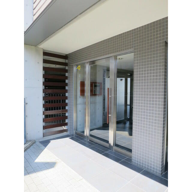 川崎市麻生区千代ケ丘４丁目の賃貸マンションのエントランス
