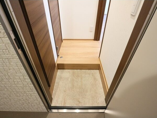 Grandtic Residence堀田の玄関