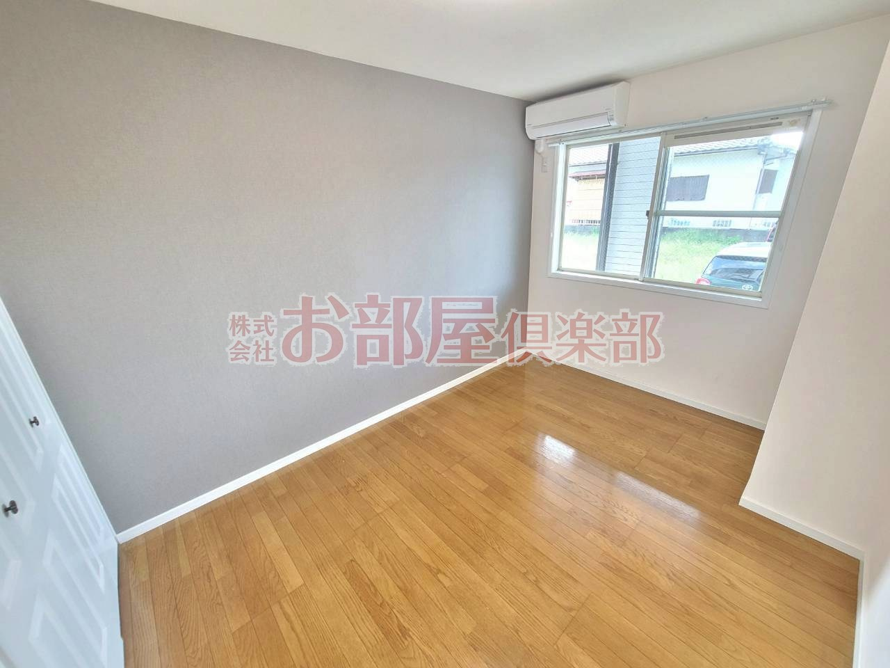 フォレストの洋室